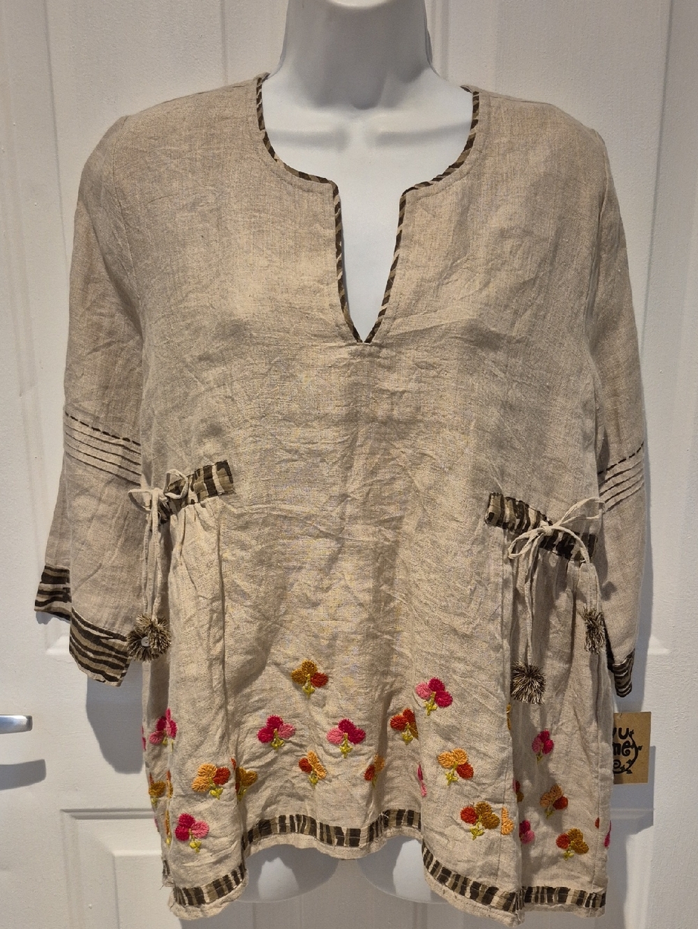 Ivy‎ Jane Linen Embroidered Blouse.  NWT. Size S